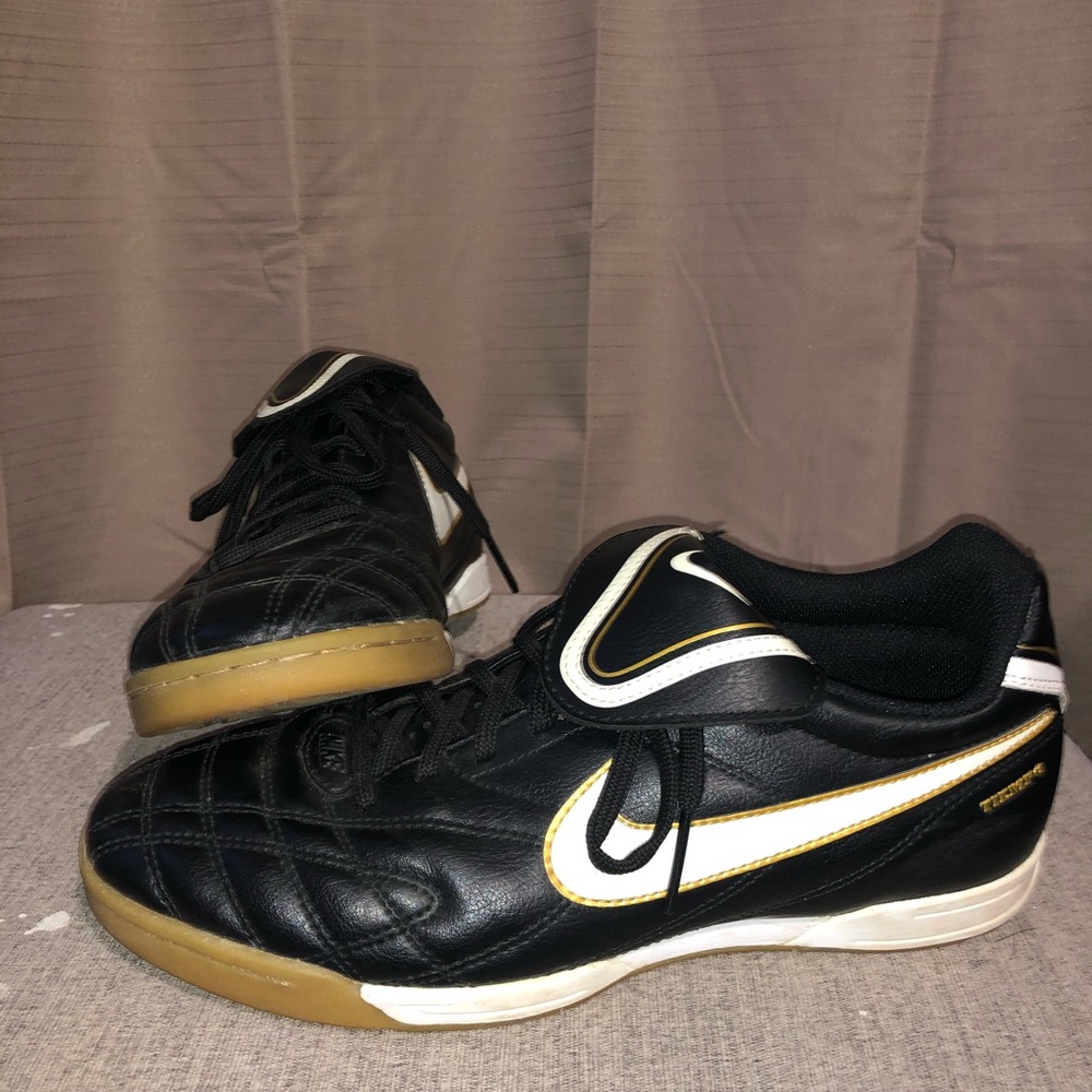 Women’s Nike Tiempo sneakers